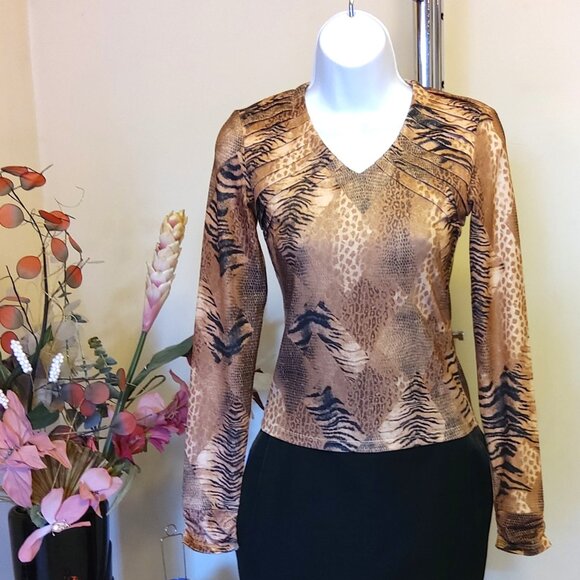 NWOT NESS Women's Multi Color Print V Neck Stretchy Pleated Top Size 0 - Picture 4 of 7